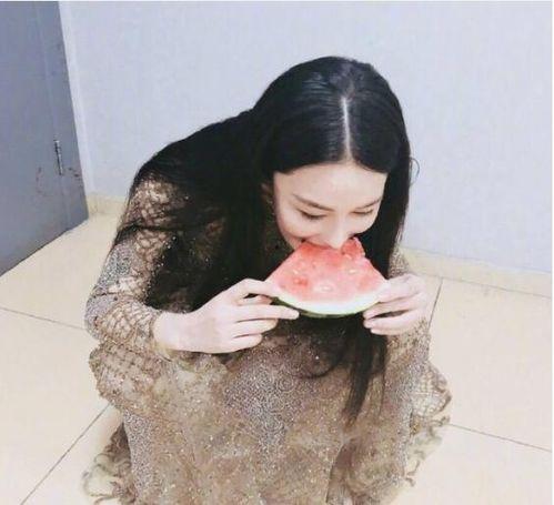 出轨吃瓜裙,揭秘“吃瓜裙”背后的情感纠葛